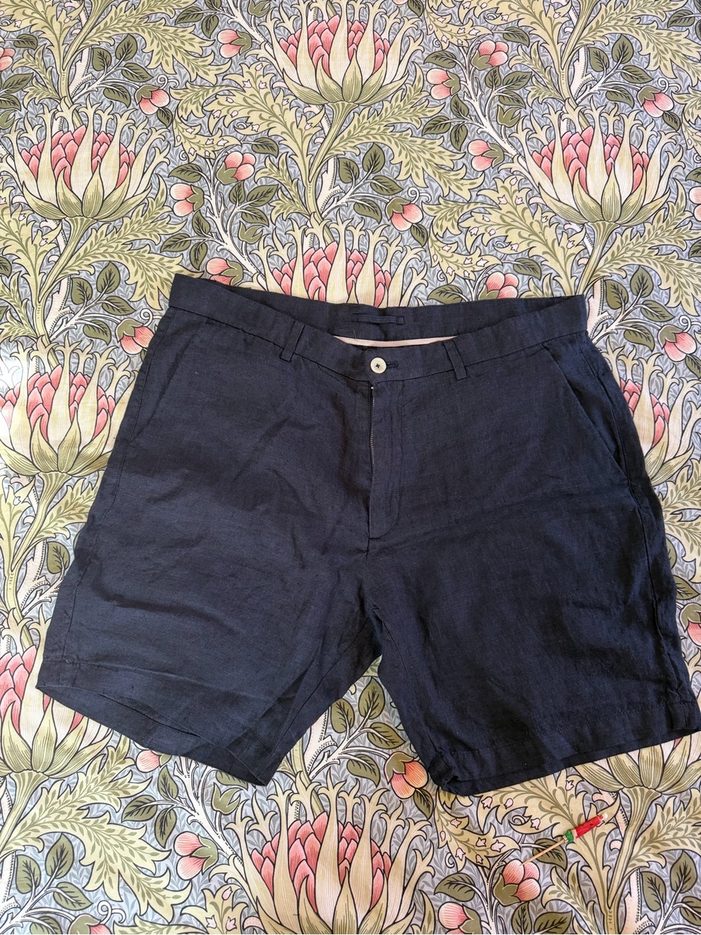 Porter & Ash Navy Linen Blend Shorts. Brand new without tags. Size 38.